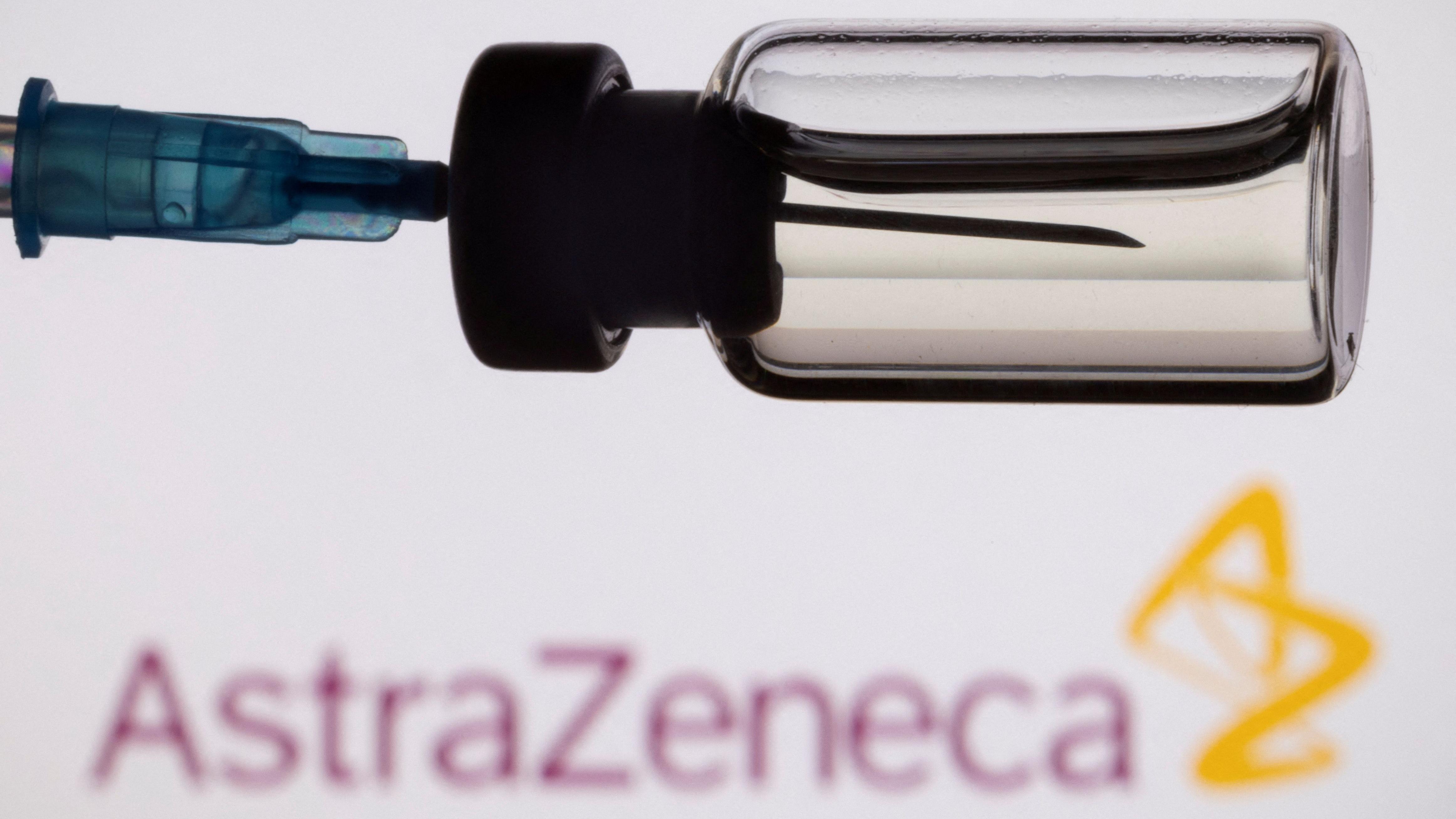 AstraZeneca, piyasadaki yeni aşıları gerekçe göstererek Covid-19 aşısını dünya çapında geri çekiyor