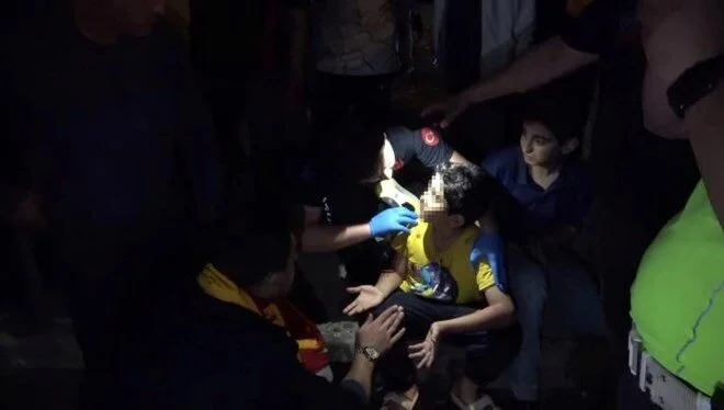 Adıyaman’da Kutlamaları İzleyen Küçük Çocuğa Araba Çarptı: Sürücü Kaçtı