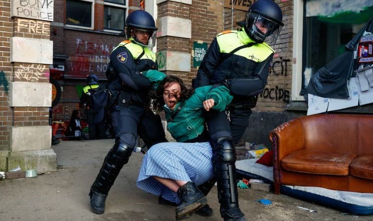 Hollanda’da polis, üniversitelerdeki Filistin’e destek gösterilerine müdahale ediyor