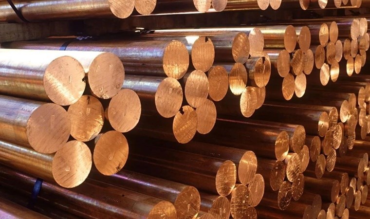 Bakır 10 bin doları test etti