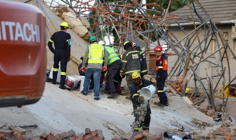 Güney Afrika’da bina çökmesi sonucu beş kişi öldü, onlarca kişi mahsur kaldı