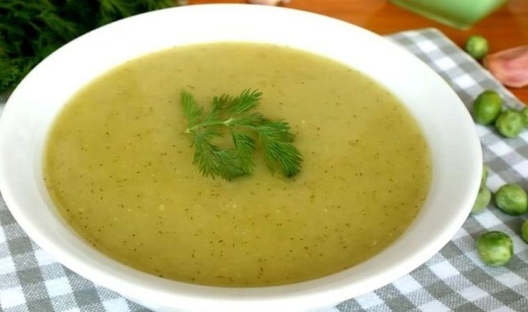 Soğuk havalarda içinizi ısıtacak pratik lezzet: Sütlü bezelye çorbası tarifi…