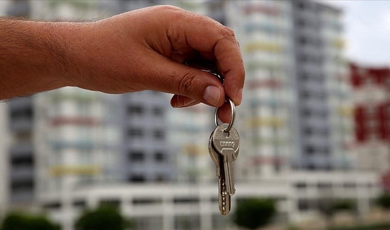 Konut satışları azaldı, konut kredisi borçlanmaları arttı