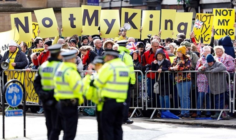 İngiltere’de bir ilk: Monarşi karşıtları ‘Cumhuriyet Günü’nü kutladı!