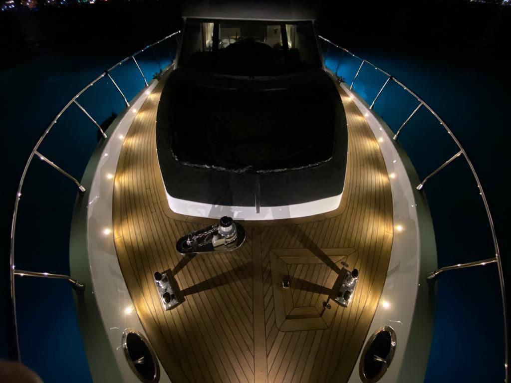 İstanbul’da Yat Kiralama Aden Yatçılık ile Yatta Bekarlığa Veda Partisi