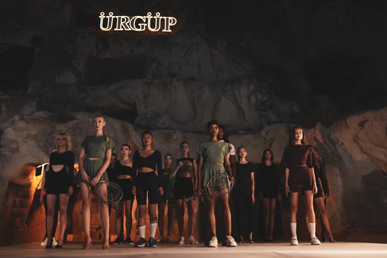 Kapadokya’nın Tarihi Atmosferinde Aydın Açık’ın 7. Moda Haftası