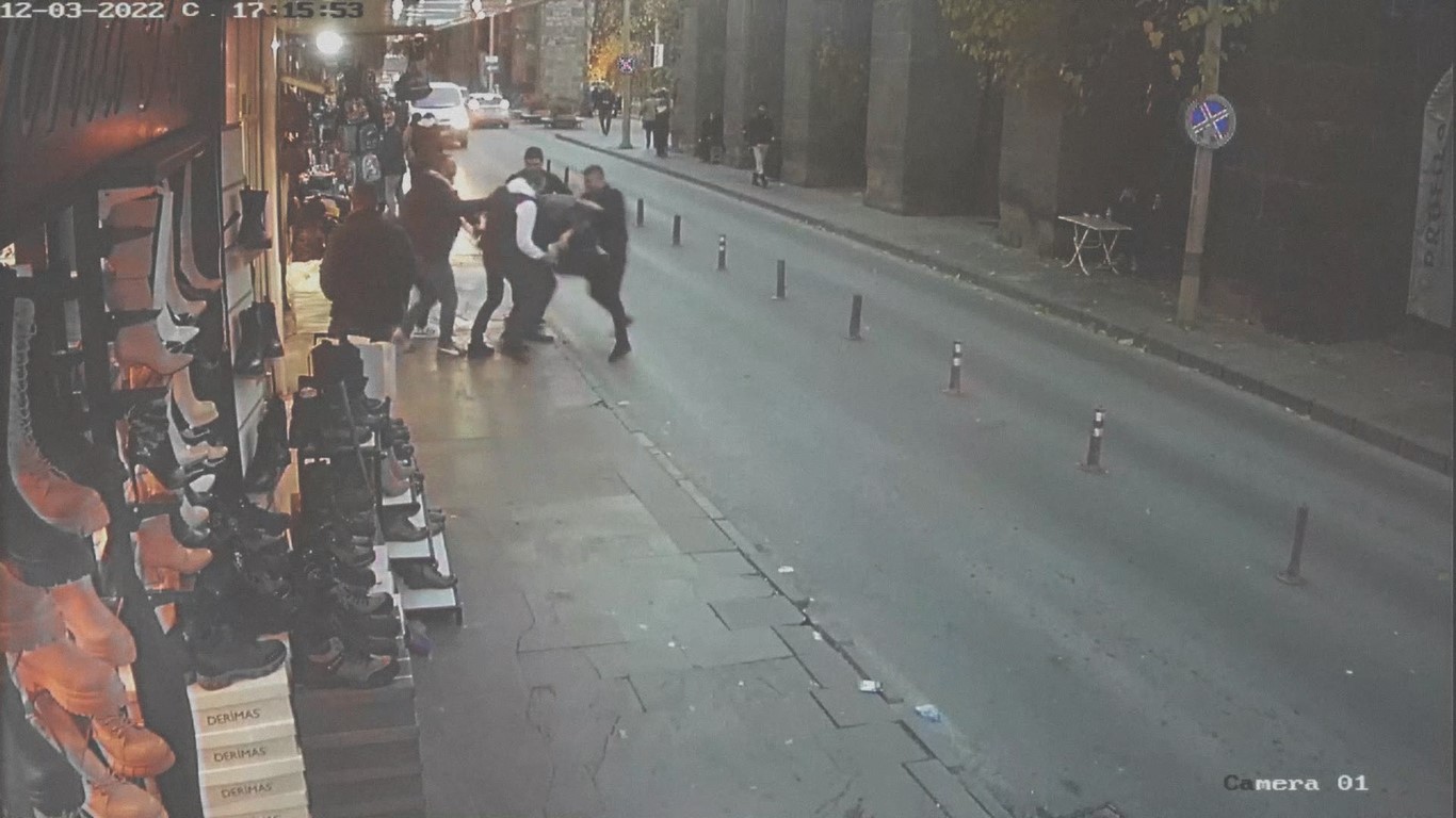 Serdar Gökhan Çiçek Evinde Şiddetli Saldırıya Maruz Kaldı