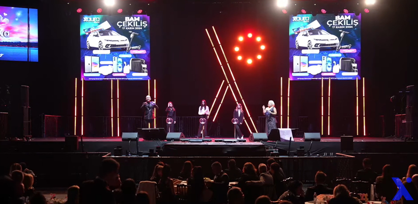 Hande Yener’le Zirvede Büyüleyici Bir Gece: X Aura Rüzgarı Esti