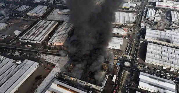 Kayseri’de Fabrika Yangını: Mobilya Üretim Tesisinde İki Kişi Mahsur Kaldı!