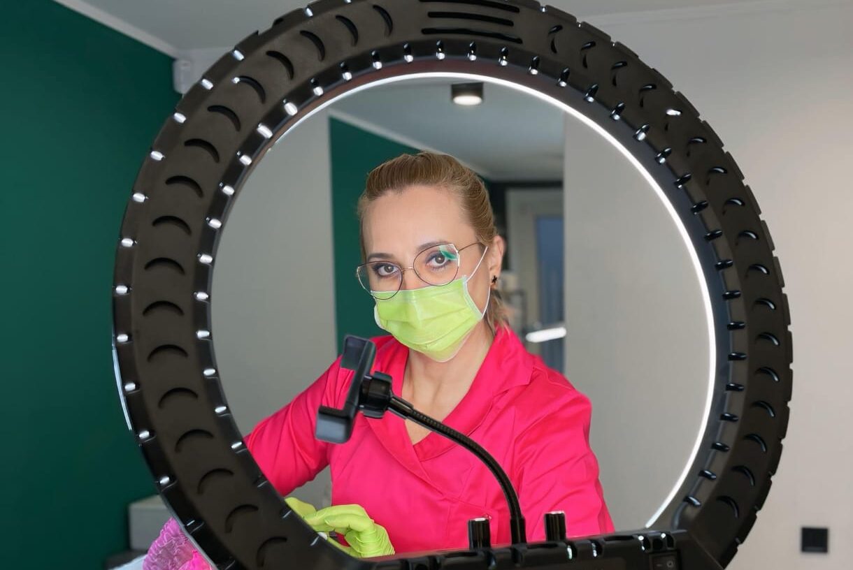 Ameliyatsız Gençlik: Dr. Olena Gnatışina’nın Estetik ve Tıbbi Uygulamaları