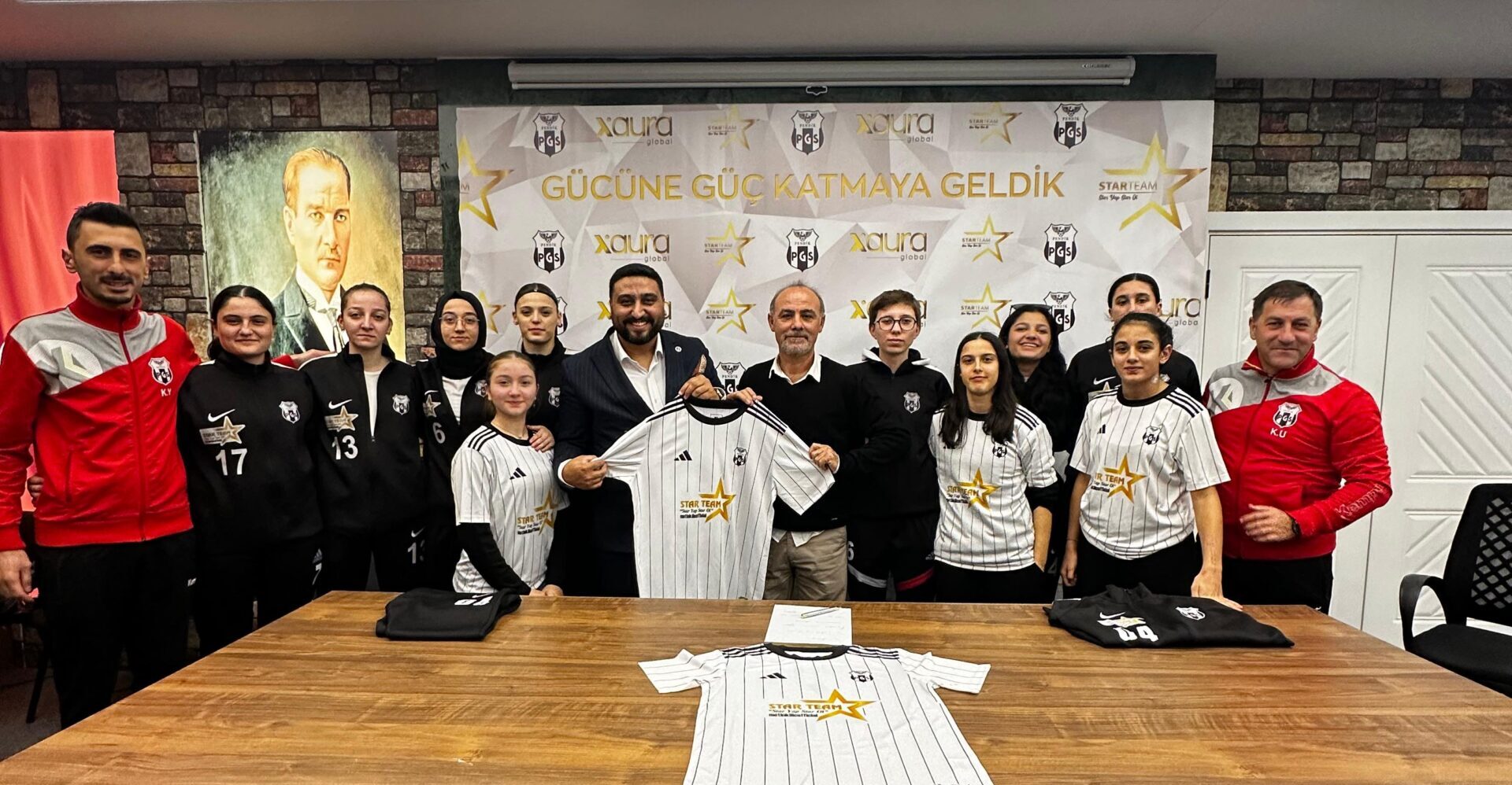 Star Team ve Xaura’nın Katkılarıyla Pendik Güven Spor Kulübü Kadın Futbol Takımı, Metin Kılıç’ın Yönlendirmesiyle Başarıya Ulaşıyor