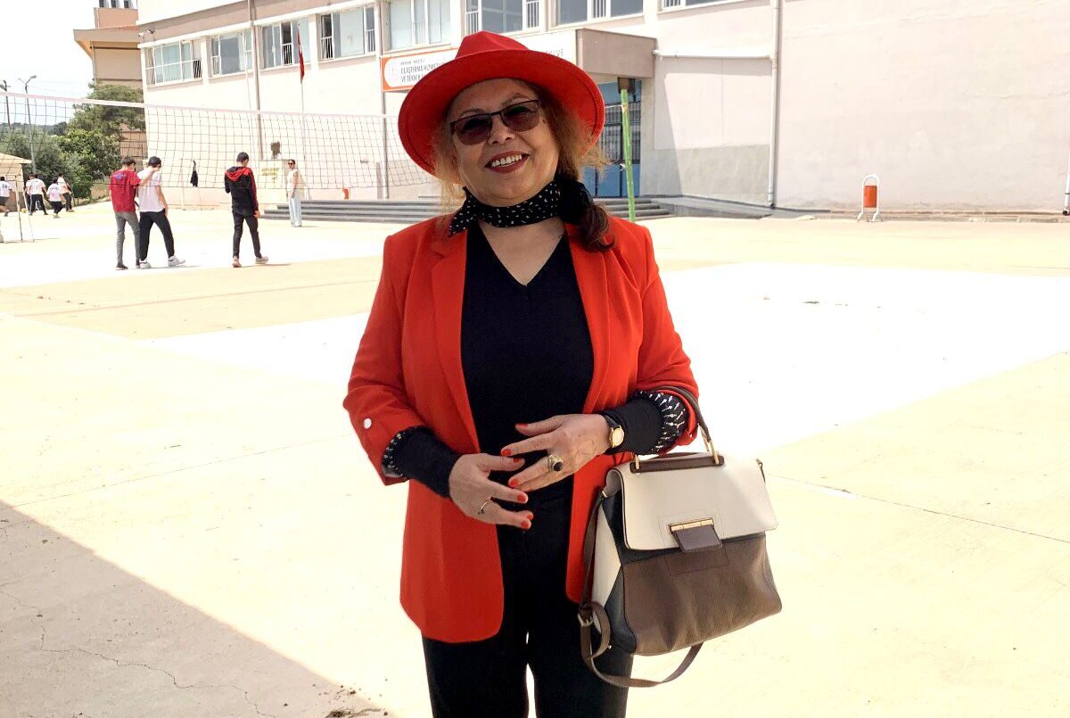 Hanife Mert: Kariyerindeki Deneyimler ve Başarılar