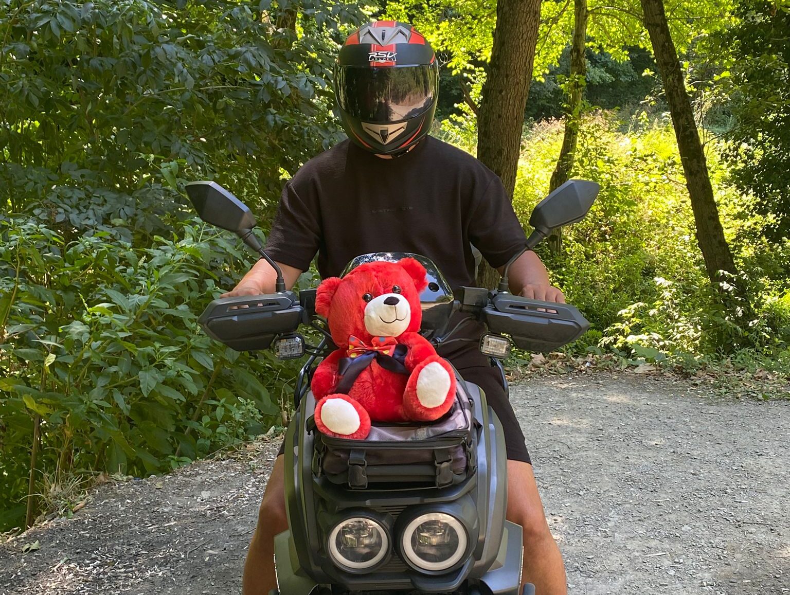 Hayvansever Ömer Ayhan’ın Kırmızı Ayıcığı Toplumsal Mesaj Oldu