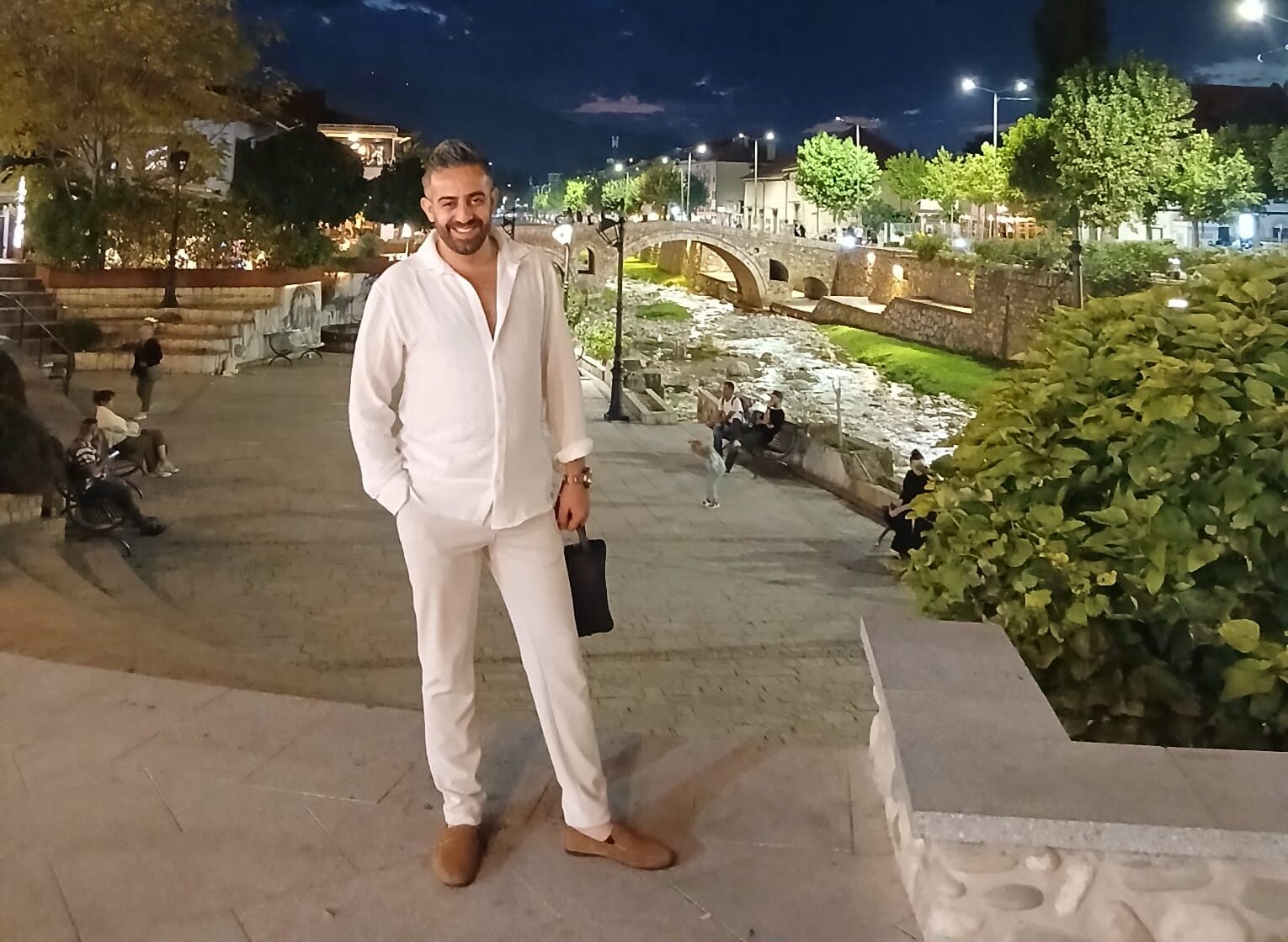 Fırat Bulgaz: Kaleminden İyilik ve Aşk Fışkıran Yazar