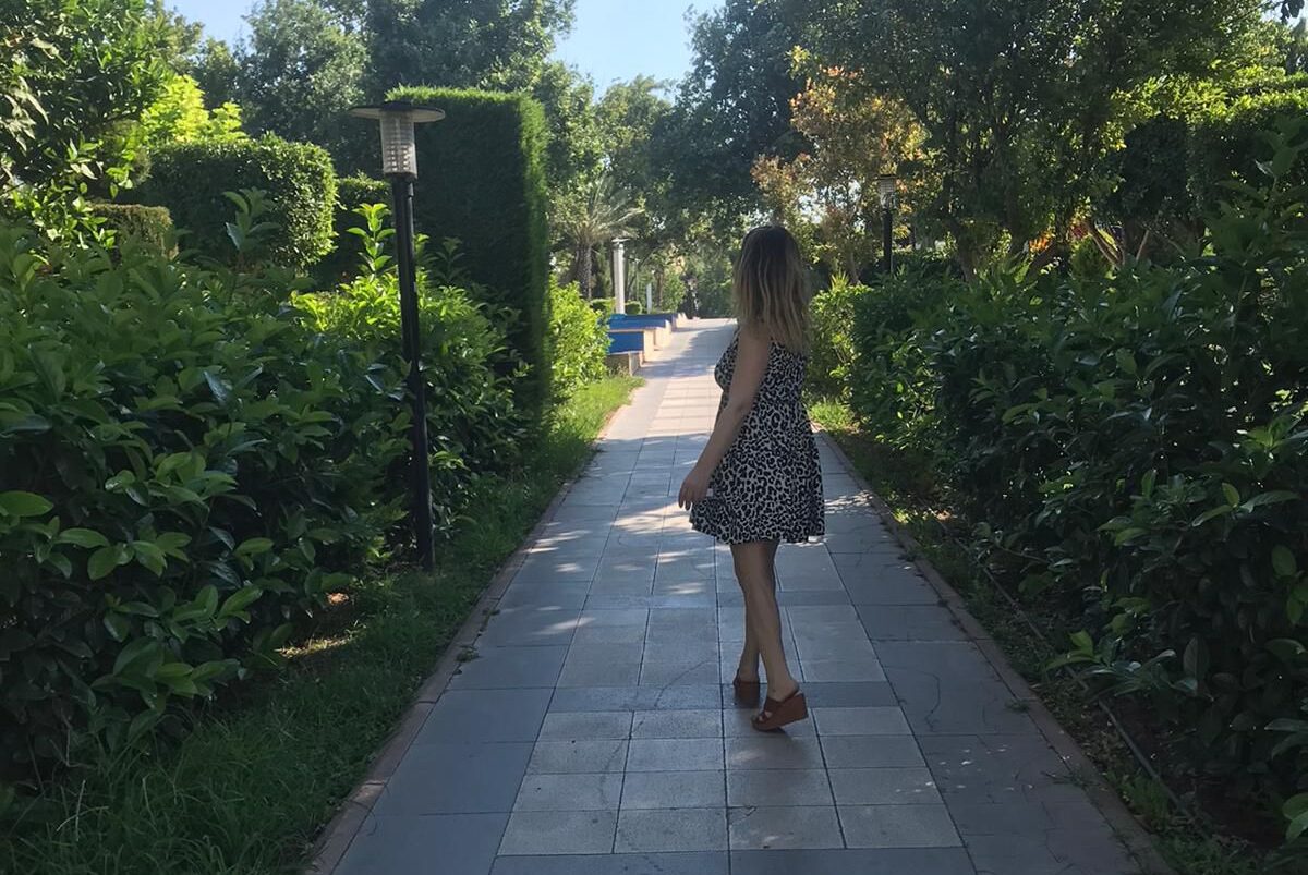 Yazar Gönül Demir’den “Pavyon”: Kalplerin Sessiz Sahnesi