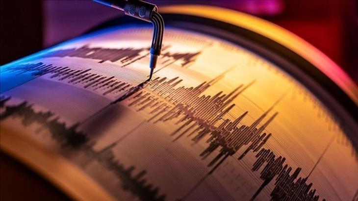 CEYHAN’DA 3.5 BÜYÜKLÜĞÜNDE DEPREM PANİĞİ