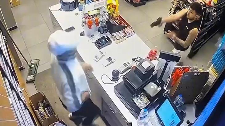 Kocaeli’yi Sarsan Cinayette Şoke Eden Görüntüler: Kasadan Çıkan Müşterinin Ardından Kurşun Yağdırdı