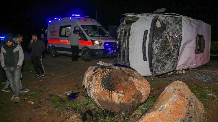Diyarbakırda Minibüs Devrildi 16 İşçi Yaralandı