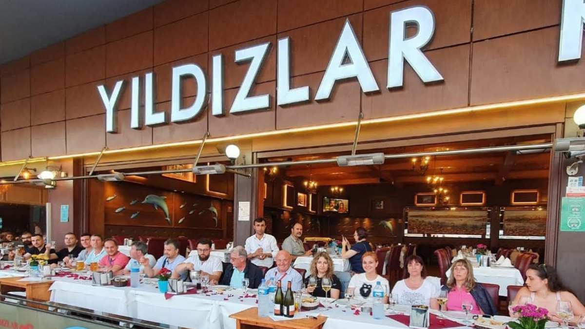 Yıldızlar Restaurant, Galata Köprüsü Üzerinde Boğaz’la Bütünleşen Lezzet Deneyimi Sunuyor