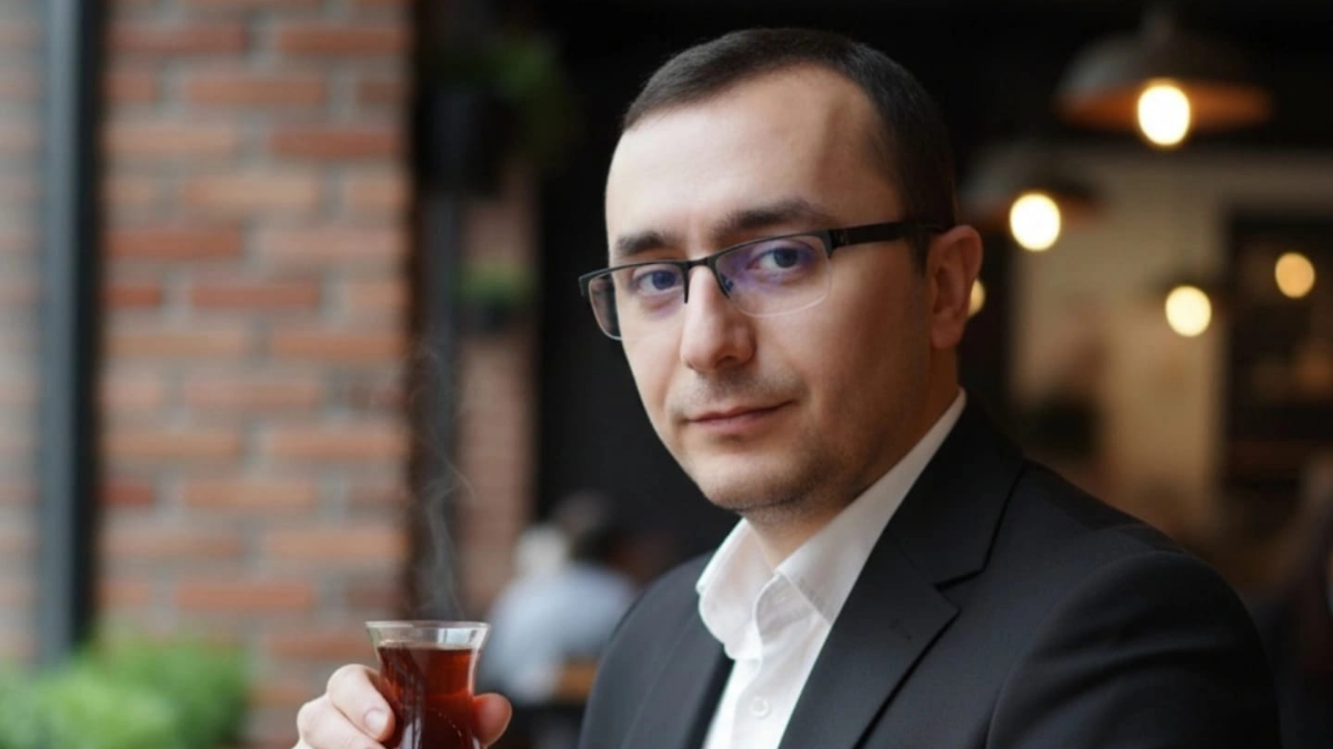 Seyfi Öztaş: Fizik, Aile ve Edebiyatın Buluştuğu Çok Yönlü Kariyer