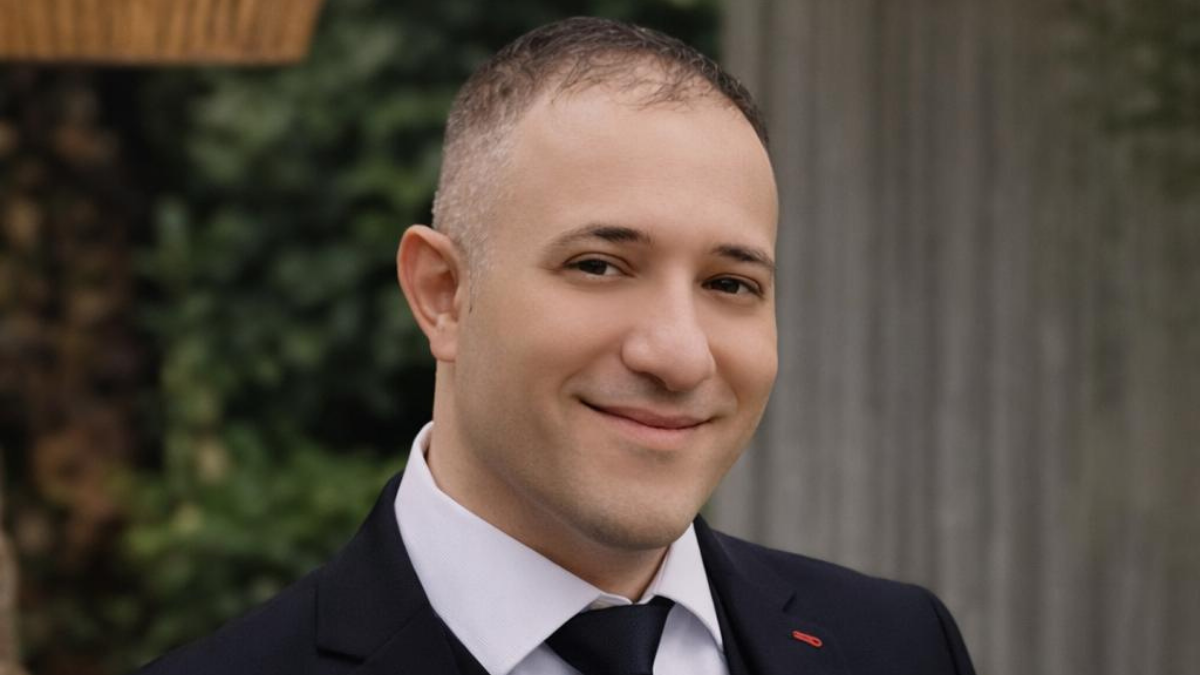 Yüz Germe Estetiğinde Dikkat Çeken Yaklaşım: Op. Dr. Kadir Fırat