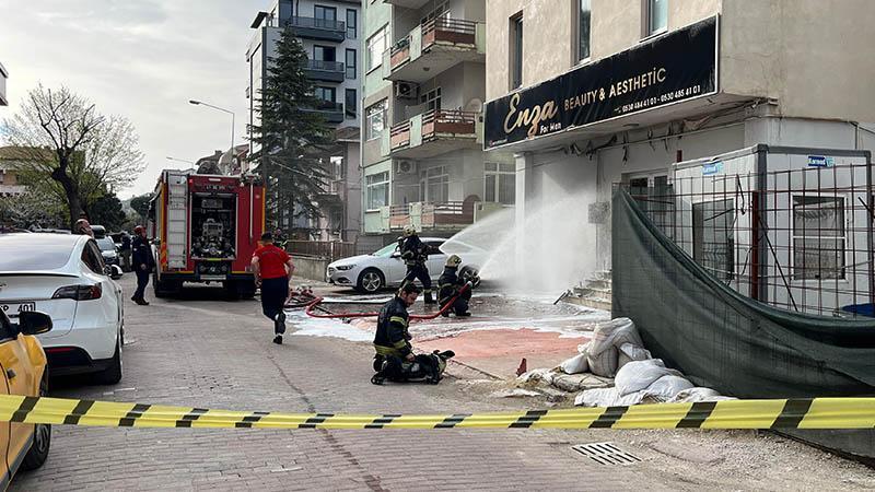 DOĞAL GAZ PATLAMASI MAHALLEYİ SALLADI: ARAÇ HASAR GÖRDÜ, SORUŞTURMA BAŞLATILDI