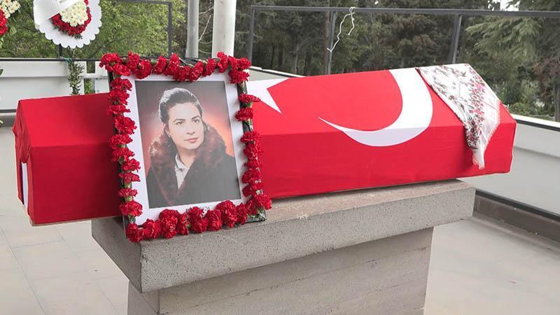 “Bizim Hocamızdı” Sözleriyle Anıldı: Feyha Çelenk’e Veda