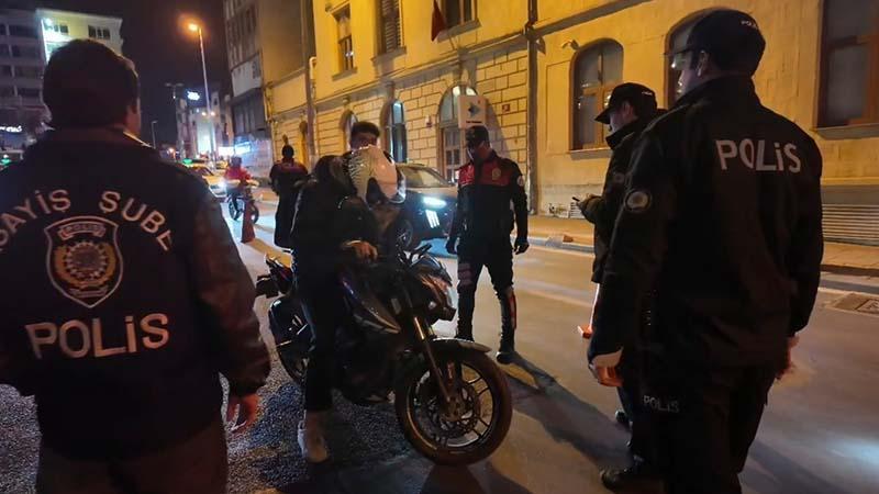 Kadıköy’de Geniş Güvenlik Uygulaması: Araçlar Tek Tek Kontrol Edildi