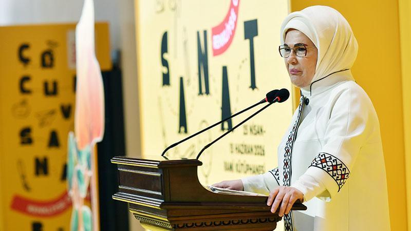 Emine Erdoğan Rami Çocuk ve Sanat Bienali’nin Açılışına Katıldı
