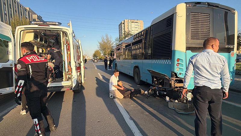 Çorlu’da Feci Kaza: Motosiklet Otobüse Çarptı, 2 Kişi Hastaneye Kaldırıldı