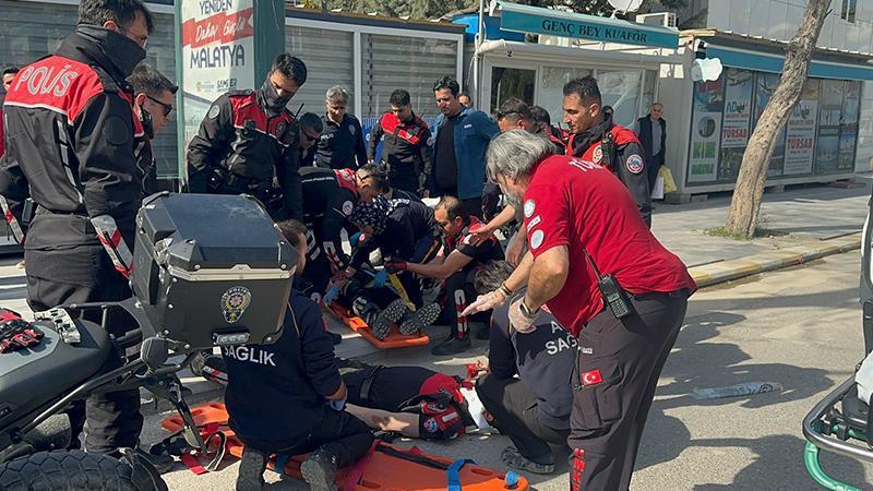 Yunus timi motosikleti ile otomobil çarpıştı: 2 polis yaralandı