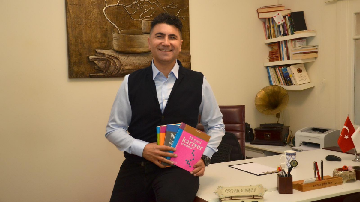 Ertan Şimşek: “Aile İçi İletişim Güçlenmeden Çocuk Gelişimi Tamamlanamaz”