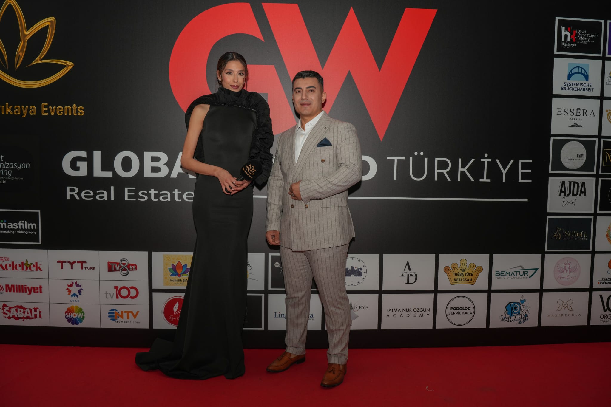 ÖZCAN KANDEMİR’E EDEBİYATTA YÜKSELEN İSİM ÖDÜLÜ