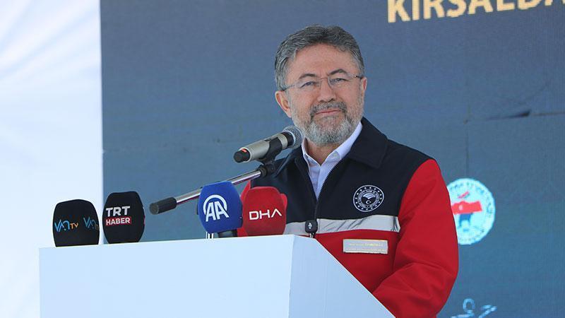 Van’da Hayvancılık Seferberliği: Bakan Yumaklı 2 Bin Düveyi Teslim Etti!