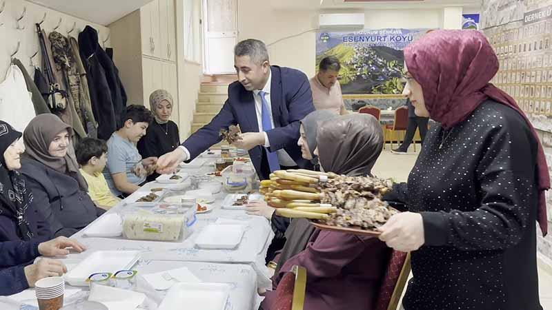 Erzurumlu Anneler Cağ Kebabı Sofrasında Buluştu: 100 Anneye 100 Kilo İkram