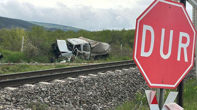 Kütahya’da Hemzemin Geçitte Tren Kazası: 1 Ölü, 3 Yaralı