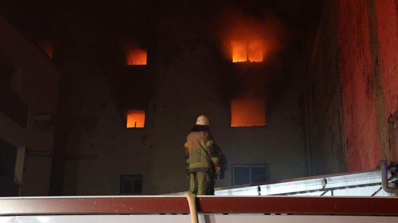 5 Katlı İş Yerinde Korkutan Yangın: Bir Yaralı