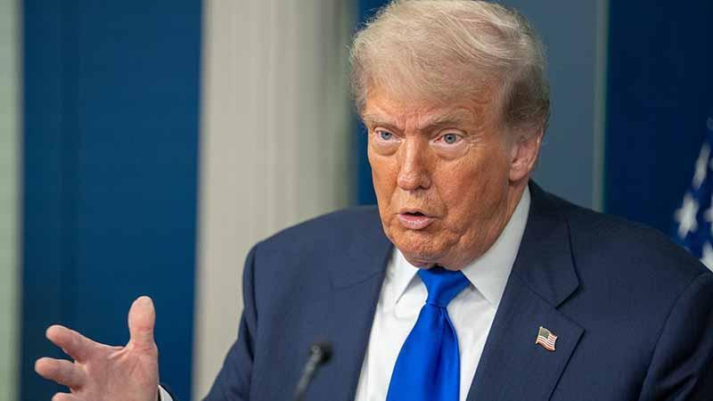 Trump’tan Sert Mesaj: “Adaylar Zorunlu Zeka Testine Girmeli”