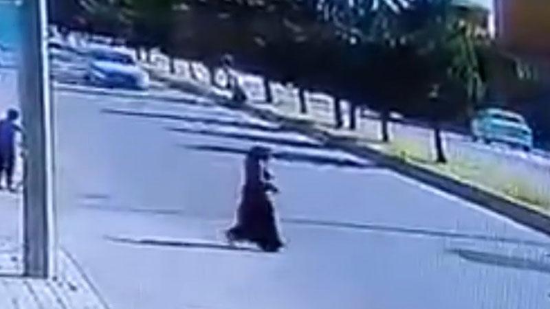 Kaza Anı Güvenlik Kamerasına Yansıdı: Saniyeler İçinde Dehşeti Yaşadı