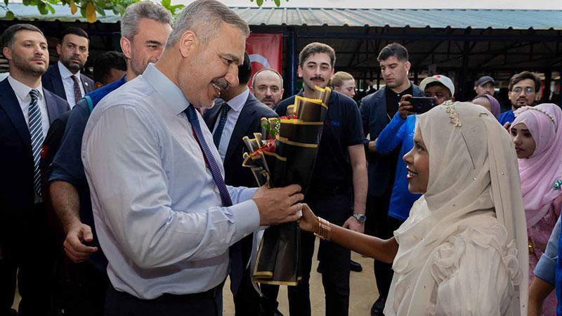 Bakan Fidan Rohingya Mülteci Kamplarında: Türkiye’nin “Şefkat Eli” İncelemeye Alındı
