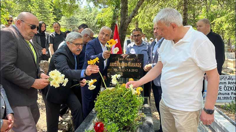 Abdurrahim Karakoç 14. Ölüm Yıl Dönümünde Dualarla Yad Edildi