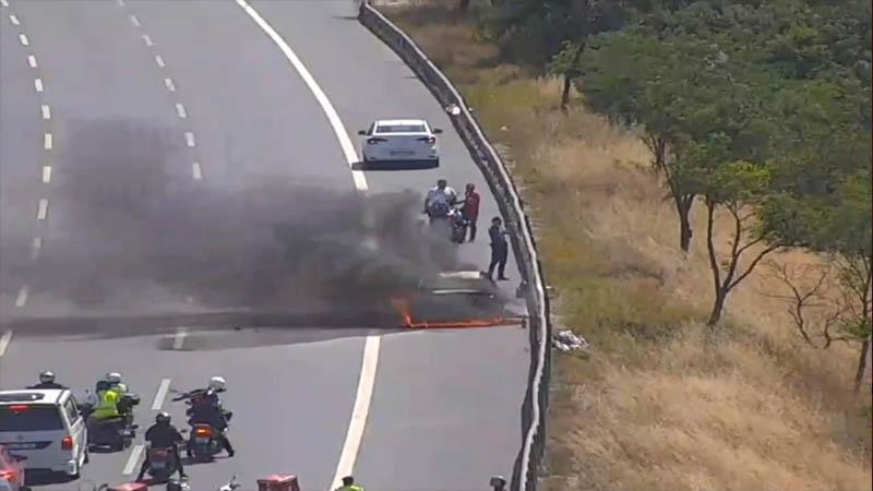 TEM’de Yanan Araç Trafiği Felç Etti