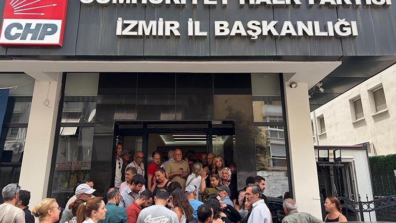 CHP İzmir İl Başkanlığı’nda Görev Değişimi Sonrası Gerginlik