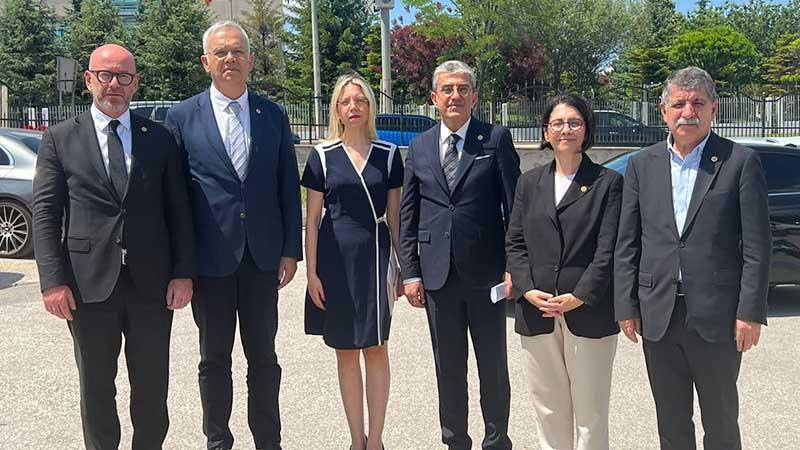 “Çocuklar Kamuya Giremeyecek” İddiası: Yerel Yönetim ve Sosyal Destek Maddelerine Eleştiri