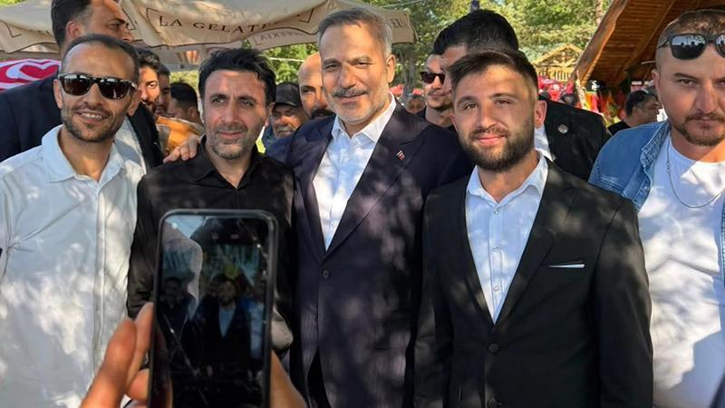 Yeniçağa’da Sürpriz Buluşma! Fidan ve Çelik Vatandaşlarla Fotoğraf Çektirdi