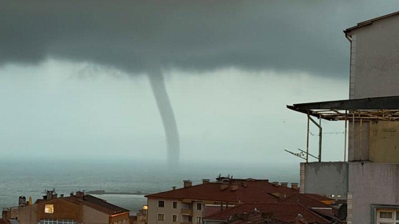 SAĞANAK SONRASI DENİZDE HORTUM GÖRÜLDÜ