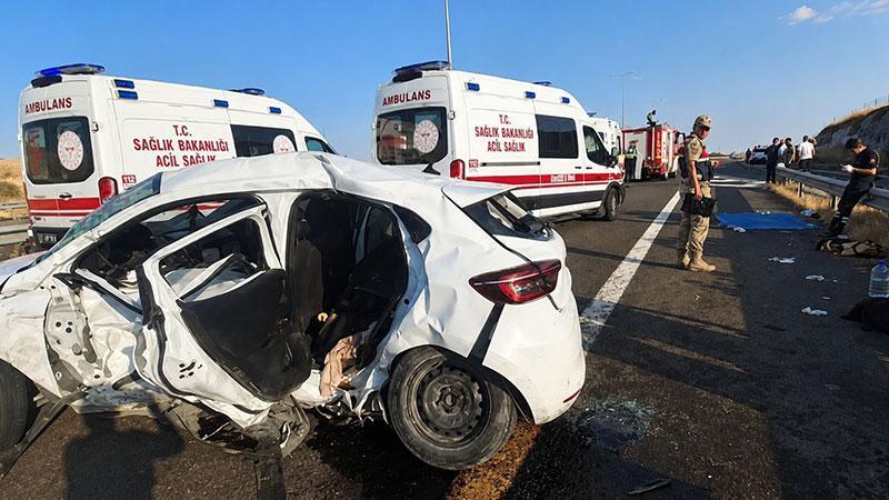 Şanlıurfa’da feci kaza! Otomobil ile hafif ticari araç çarpıştı: 2 ölü, 9 yaralı