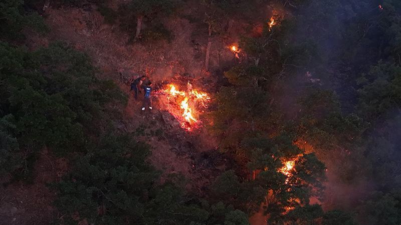 Munzur’daki Yangına Sarp Arazide Zorlu Müdahale Drone ile Görüntülendi
