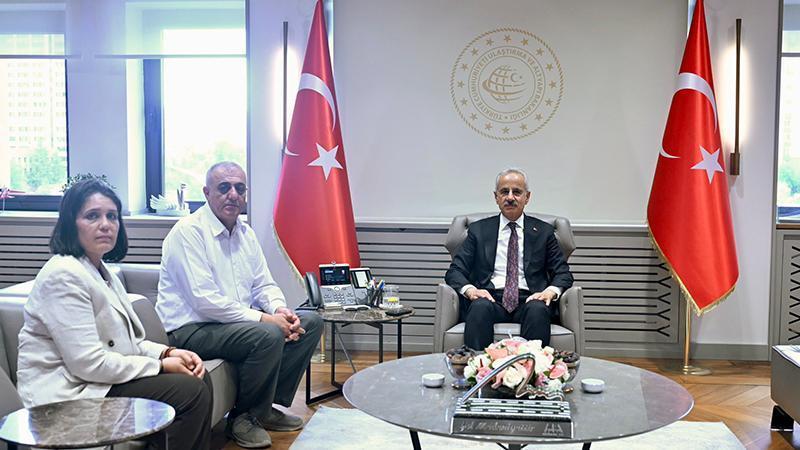 Bakan Uraloğlu, Silahlı Saldırıda Hayatını Kaybeden 11 Yaşındaki Adnan’ın Ailesini Ağırladı