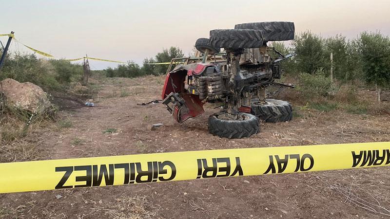Adana’da traktör devrildi: Baba öldü, oğlu ağır yaralandı